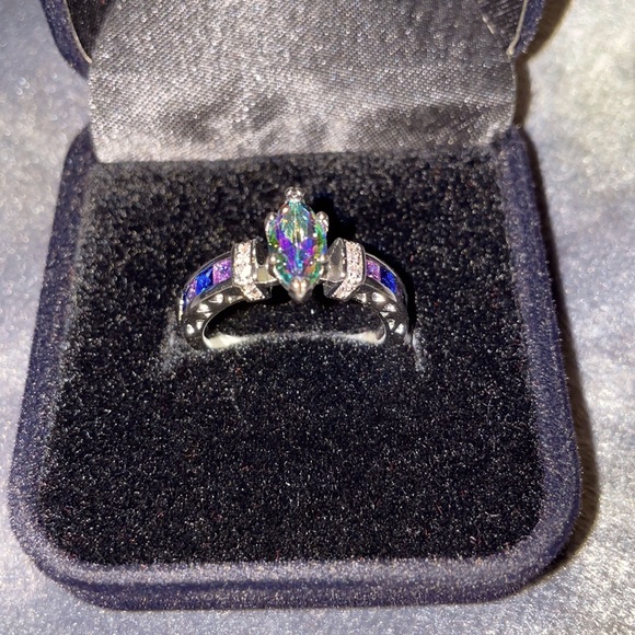 Beautiful, Marquis Cut sz 8 Tanzanite Ring w/Baguettes & Rhinestones!!! - Picture 3 of 10